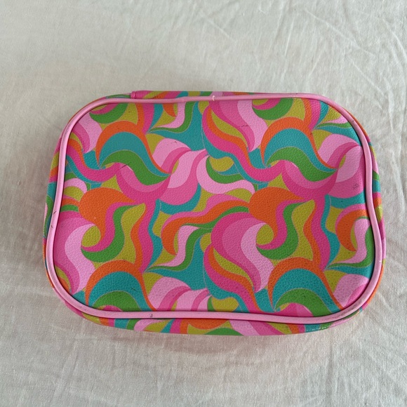 Mumu x Barbie Cosmetic Bag - Picture 2 of 4